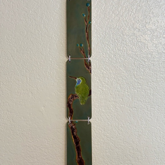 Ceramic tiles-3 tier-wall hanging. Beautiful hummingbird carved into tiles - Picture 9 of 10